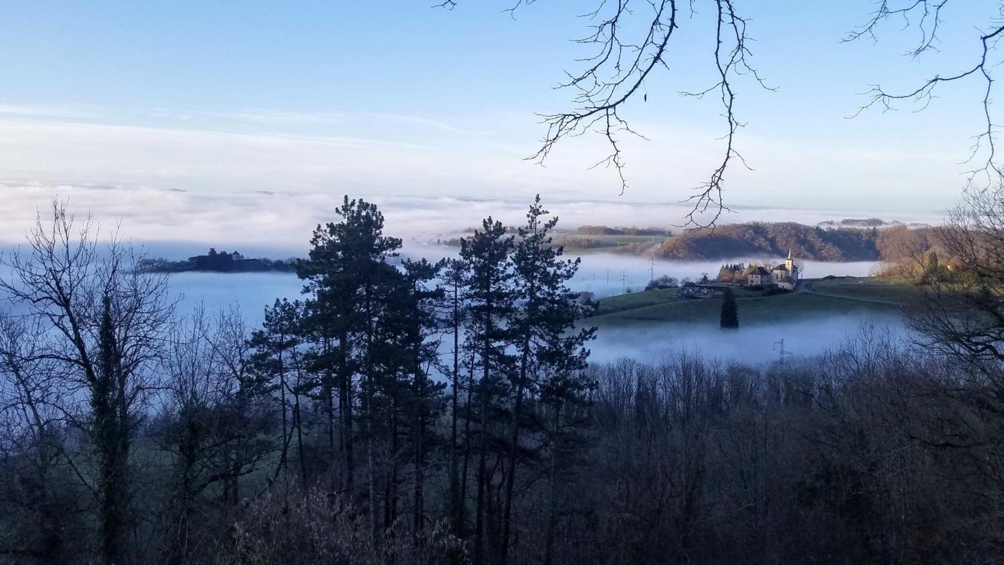 Un Pied Devant L'Autre Sainte-Marie-D'Alvey Esterno foto